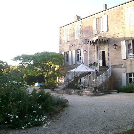 مبيت وإفطار Blanzay-sur-Boutonne Manoir Angle المظهر الخارجي الصورة